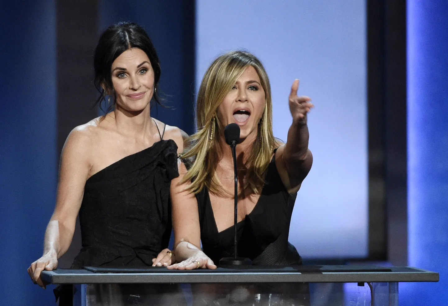 Courteney Cox ja Jennifer Aniston.