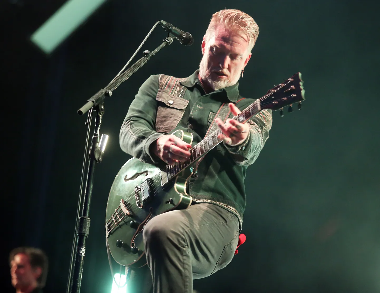 Queens of the Stone Age'i lauljat Josh Homme'i vaevavad jälle tervisehädad.