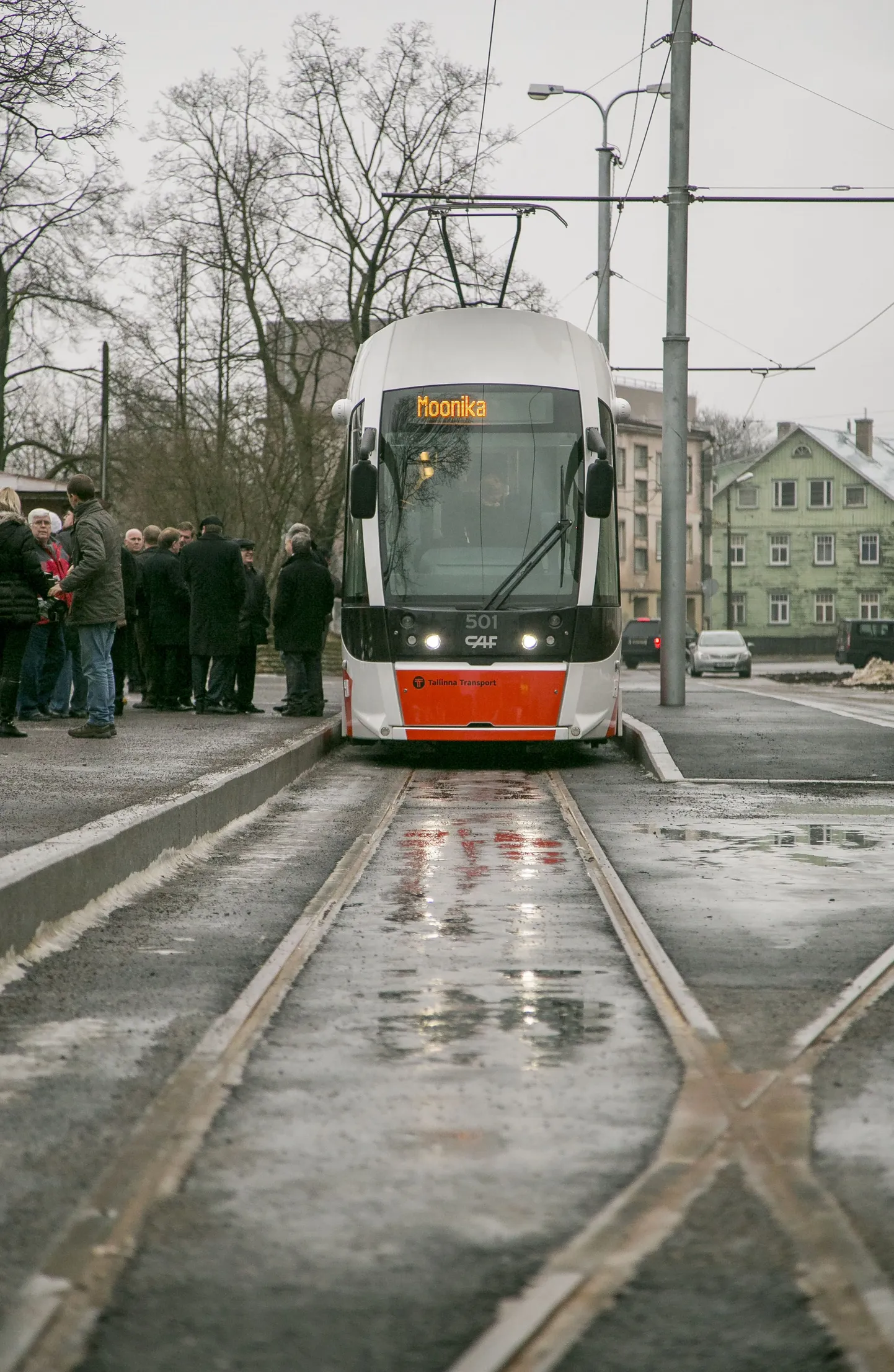 Uus tramm proovisõidul.