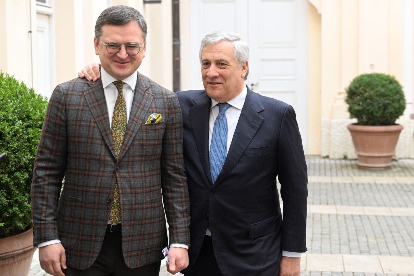 Ukraina välisminister Dmõtro Kuleba ja tema Itaalia kolleeg Antonio Tajani eile Münchenis.