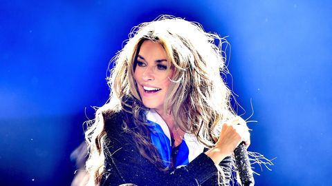 VIDEO ⟩ «Austa ennast!» 60-aastane Shania Twain sai lavakostüümi eest nahutada
