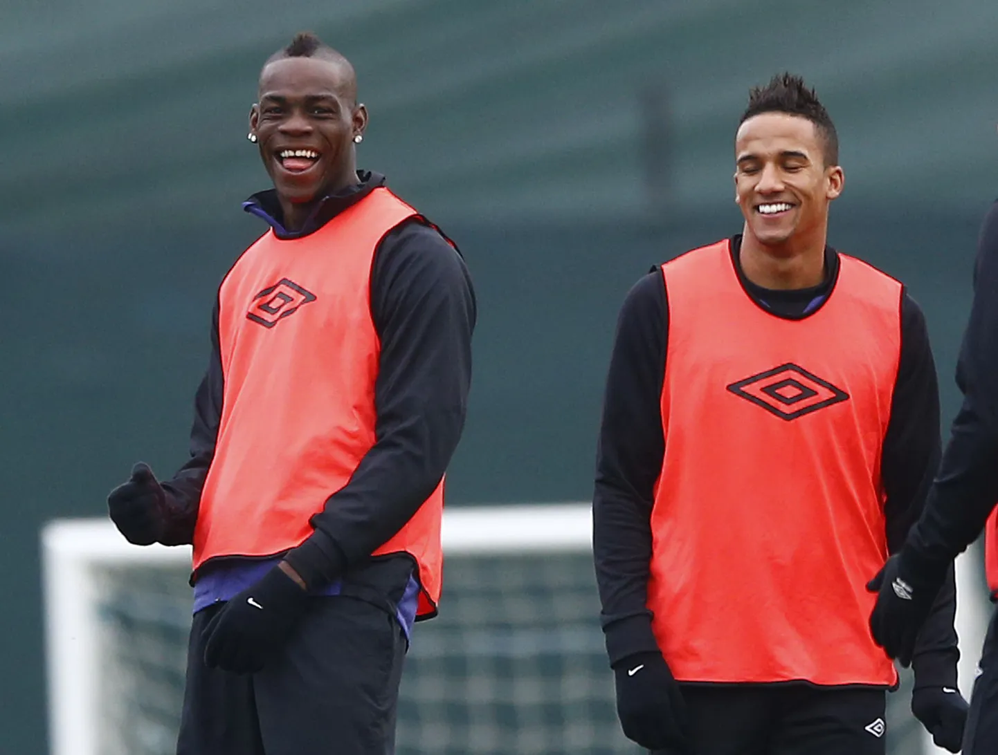 Scott Sinclair (paremal) ja Mario Balotelli.