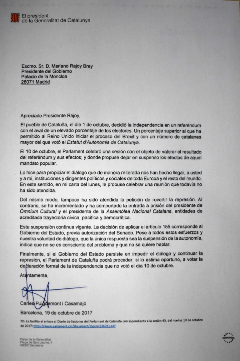 Puigdemont saatis Rajoyle täna kirja, milles ütles, et Kataloonias pole iseseisvust välja kuulutataud, kuid juhul kui keskvalitsus võtab kasutusele artikli 155, võib ta seda teha. Foto: GABRIEL BOUYS/AFP/Scanpix