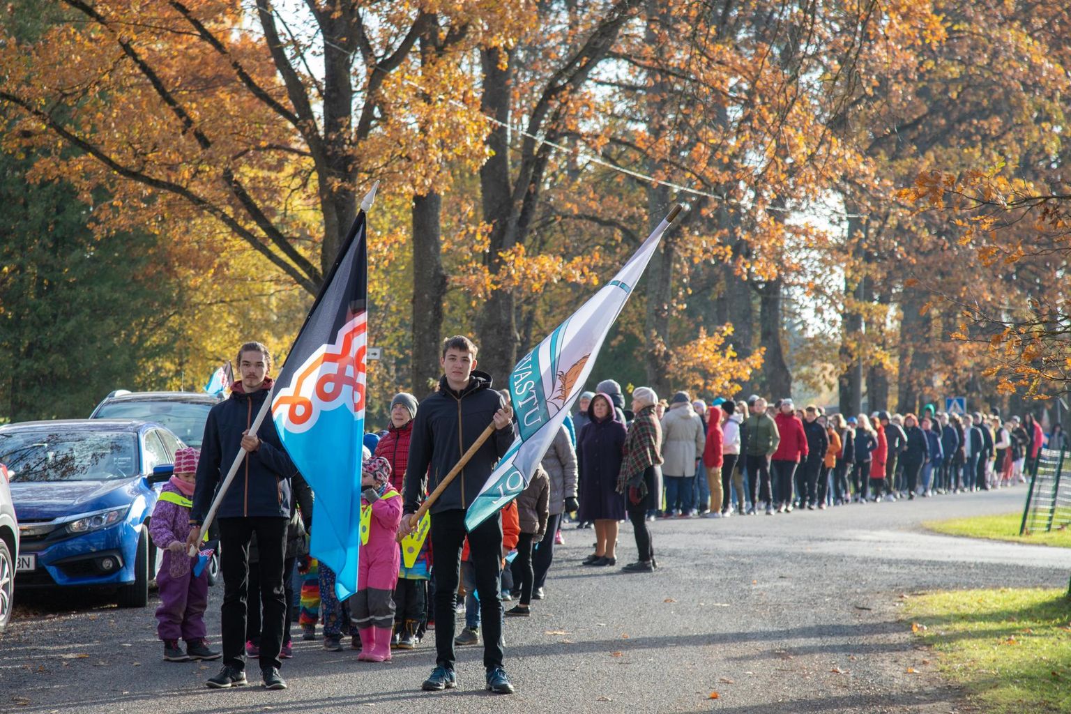 Teisipäeva hommikul tähistati Mulgi lipu päeva Mustlas rongkäiguga, milles osalesid kõik Tarvastu gümnaasiumi õpilased ning Tarvastu lasteaia Mustla maja lapsed.