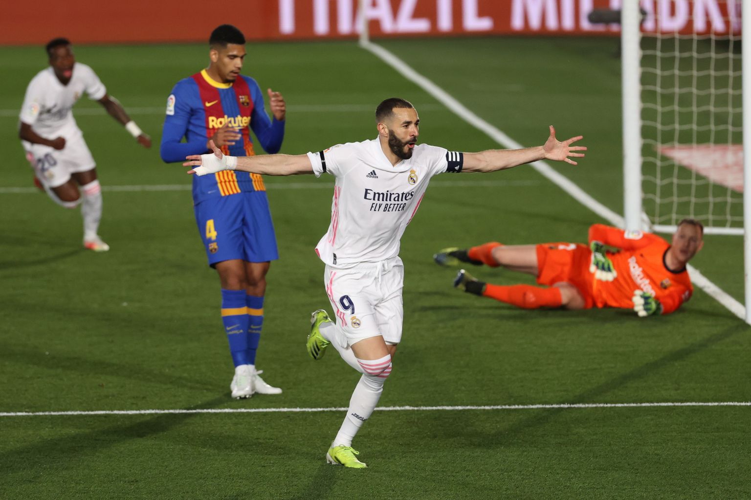 Karim Benzema lõi Barcelona vastu oma liigahooaja 19. tabamuse.