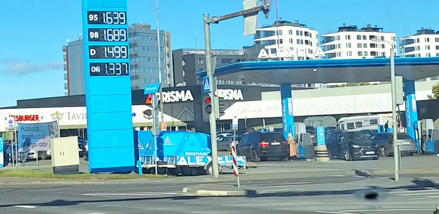 Цены на топливо в полдень среды на заправке Alexela.