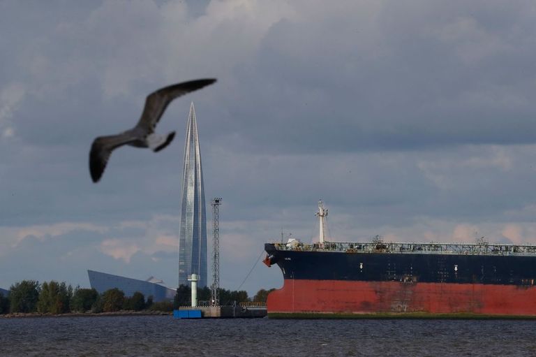 Naftatanker Peterburi sadamas.