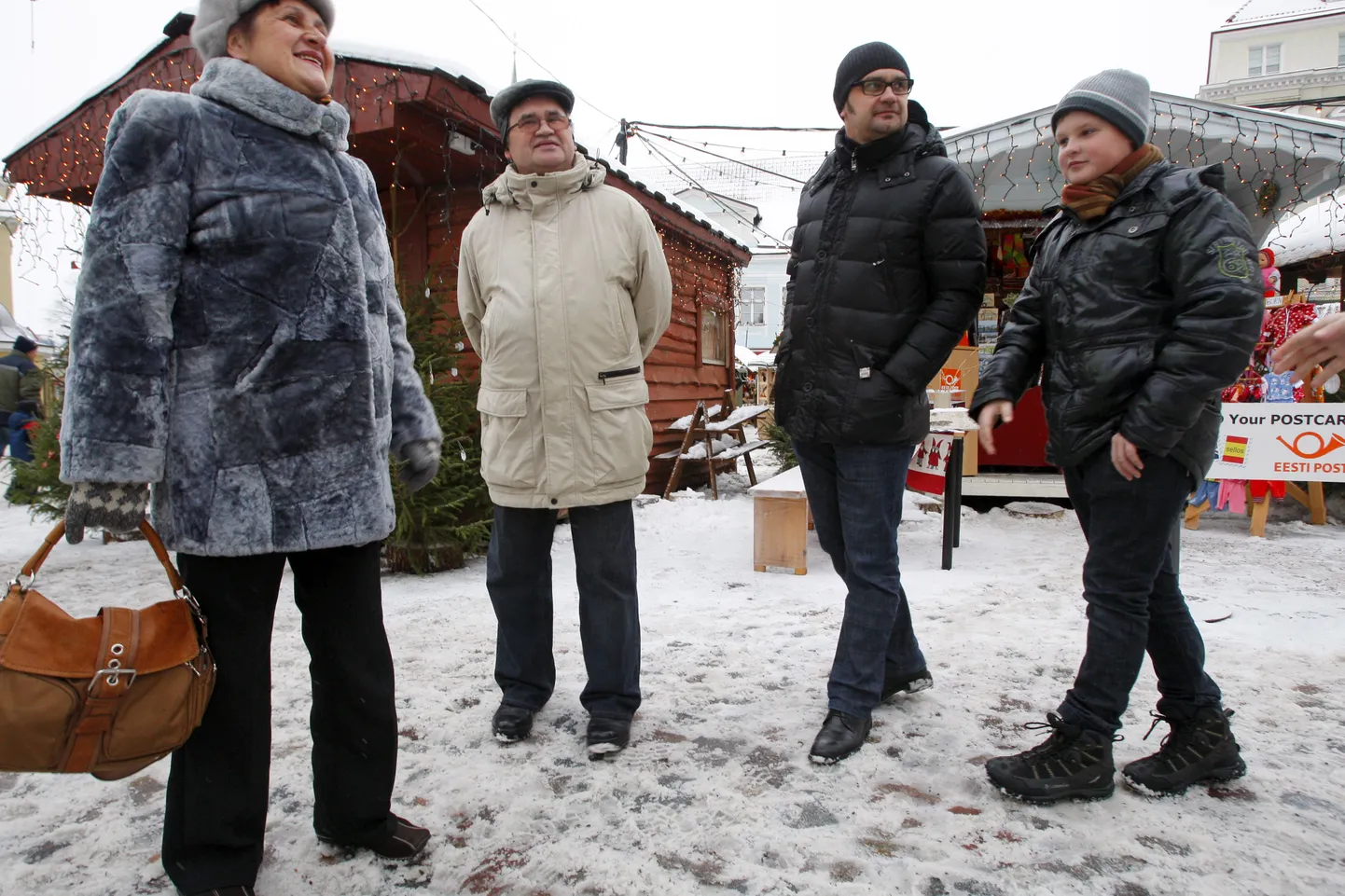 Vene turistid eelmise aastavahetuse aegu Tallinnas jõuluturul.