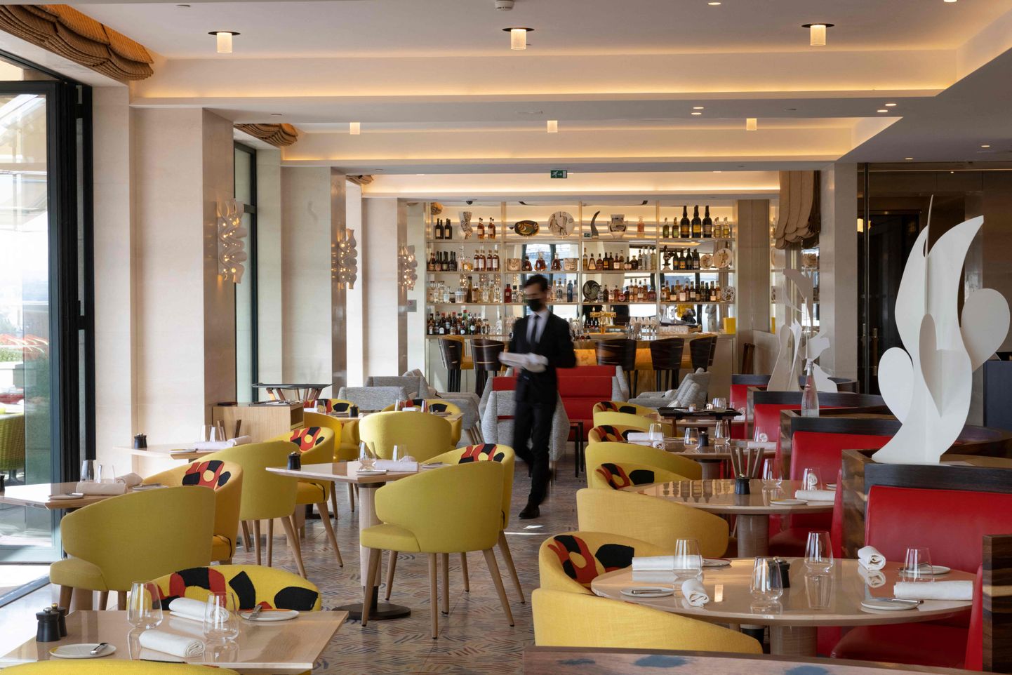 Michelini kolme võtme taseme sai teiste hulgas Pariisi luksushotell  'Cheval Blanc'. Fotol hotelli kohvik.