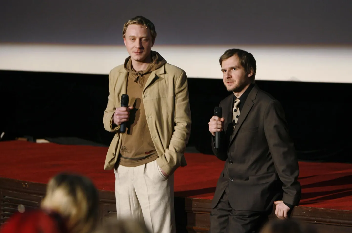 Mats minevikust: Kiur Aarma ja Jaak Kilmi «Disko ja tuumasõja» esilinastusel 2009. aastal.