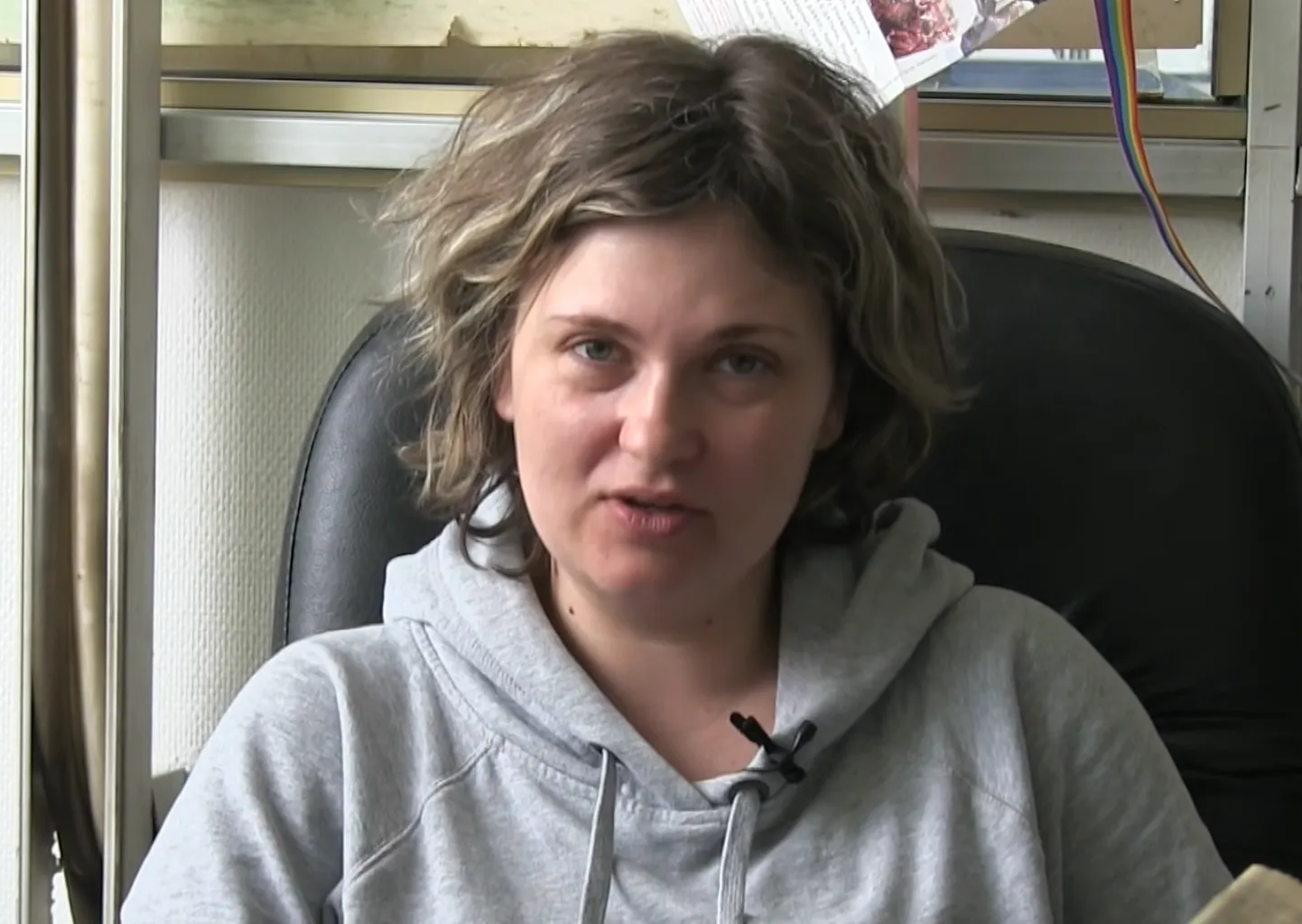 Журналист "Новой Газеты" Елена Милашина дает интервью в редакции своего издания в Москве, 2015 год.