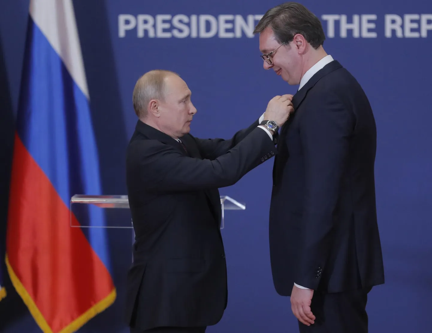 ​Venemaa president Vladimir Putin autasustamas Serbia presidenti Aleksandar Vučićit Nevski ordeniga. 