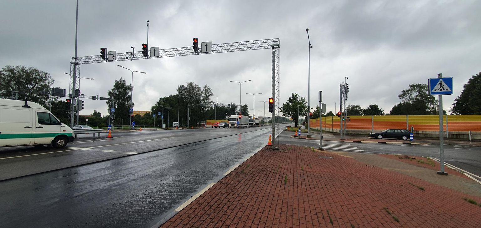 Sel nädalal on Pärnus Ehitajate teel remont ja liiklus häiritud.