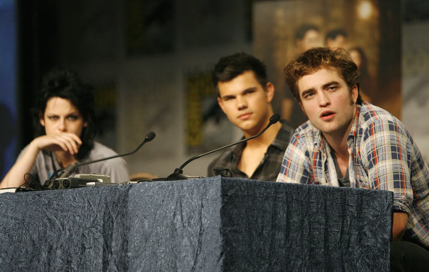 Kristen Stewart, Taylor Lautner ja Robert Pattinson naudivad lauamängusid