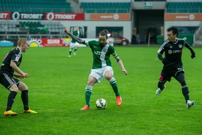Flora tõusis esmakordselt tabelijuhiks. Pildil poolkaitsja Karl-Eerik Luigend. FOTO: Erik Prozes.