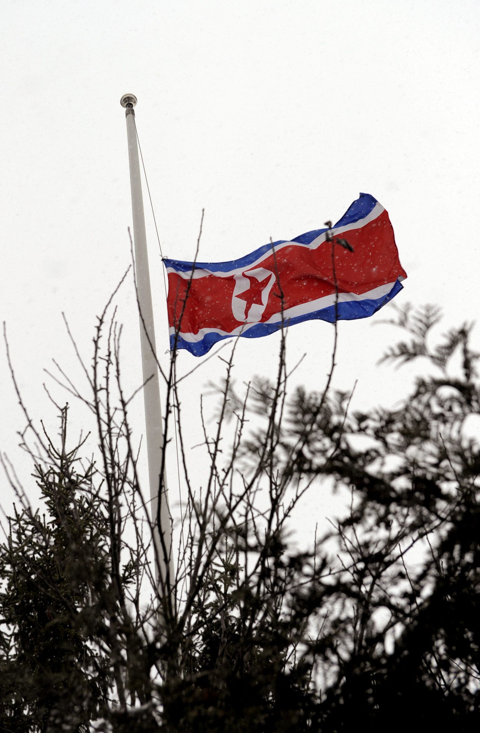 Põhja-Korea lipp Rootsis Stockholmis Põhja-Korea saatkonnas