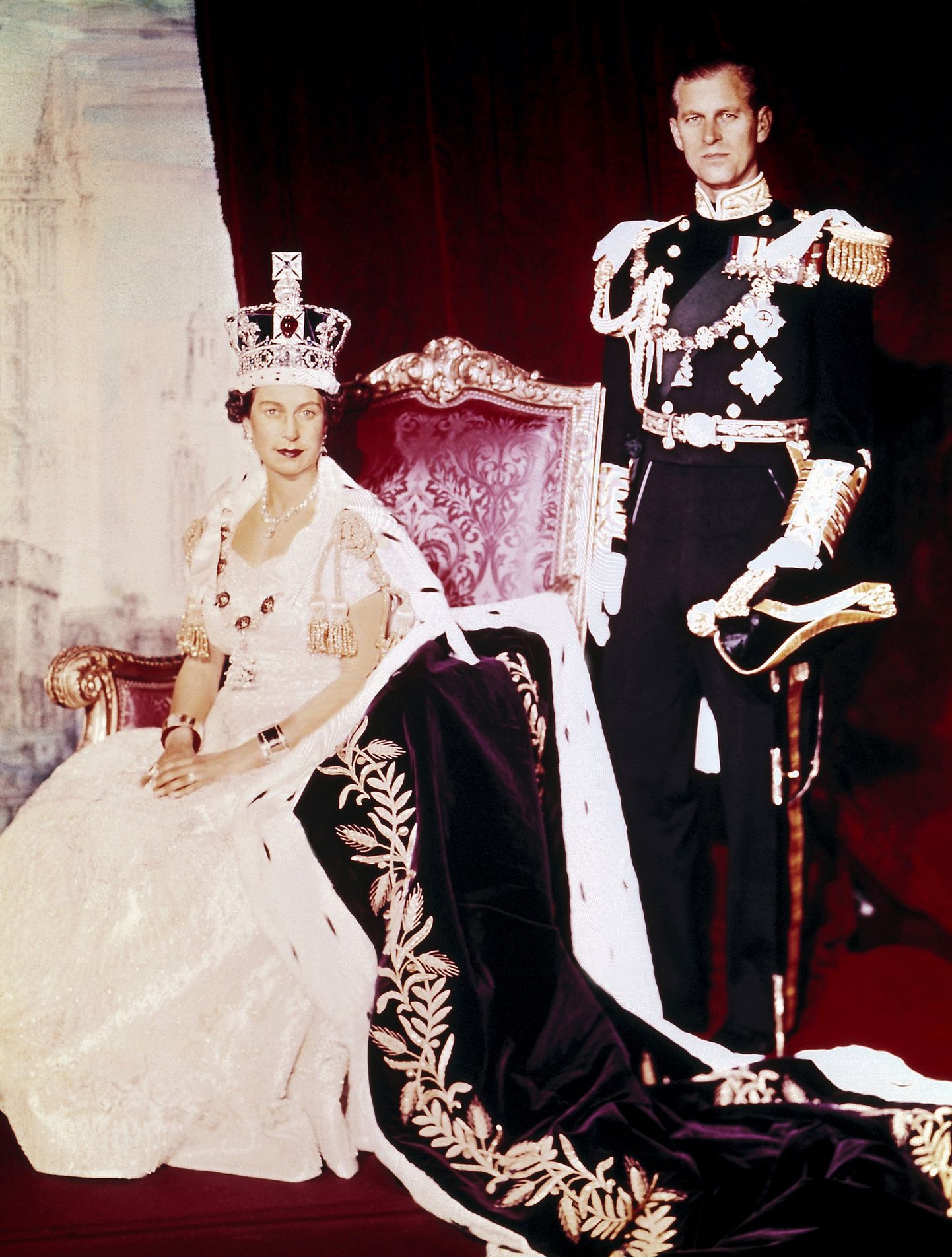 Elizabeth II ja ta mees prints Philip kuninganna kroonimise järgsel fotol 2. juunil 1953