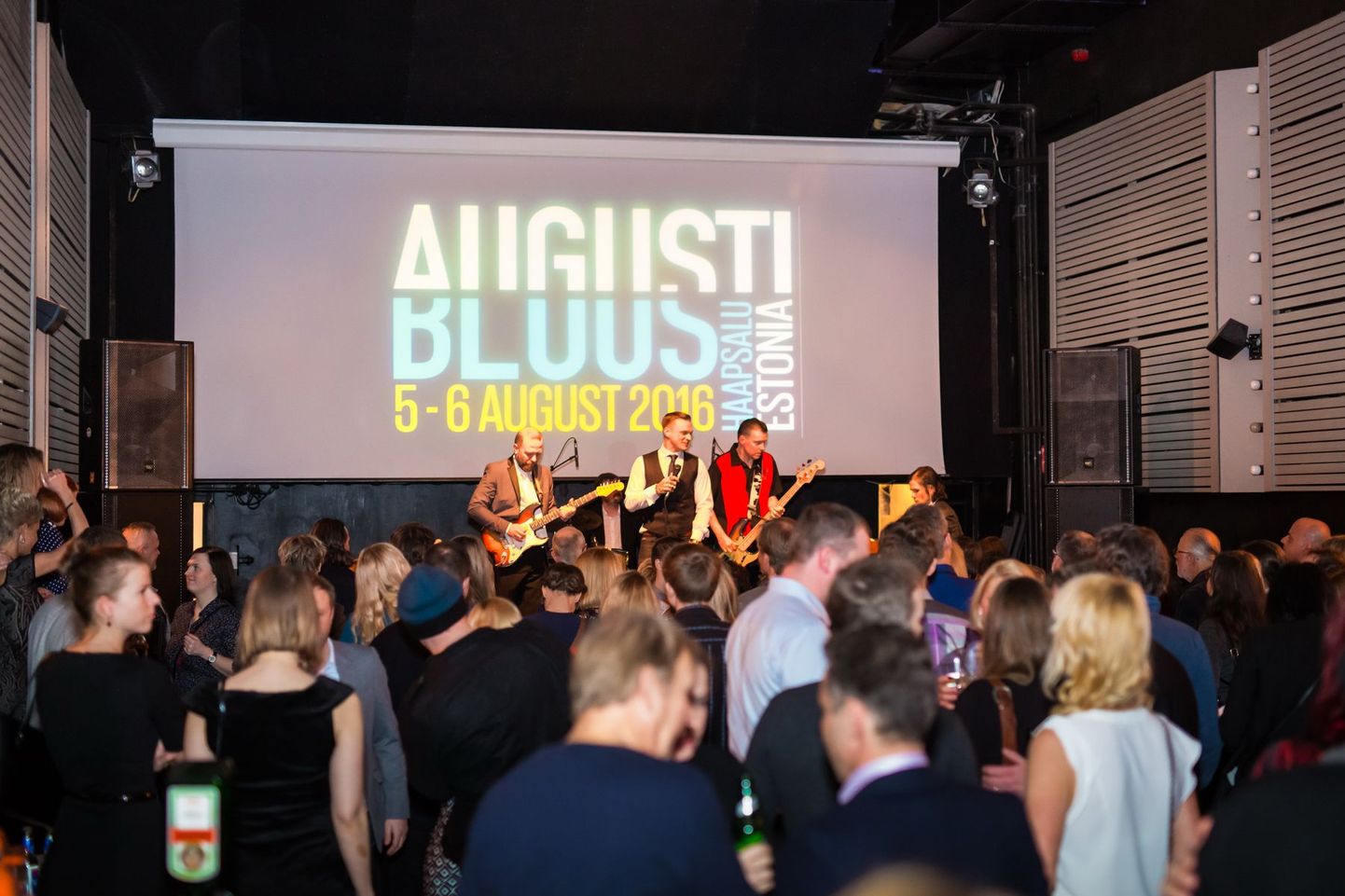 Augustibluus avas Tallinnas hooaja klubis Sinilind. Tanel Padar Blues Band