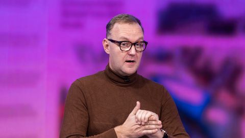 FOTO ⟩ Henrik Normann avaldab humoorikal viisil toetust Ülle Madisele: igal lugupidaval presidendil on julgeoleku dublant