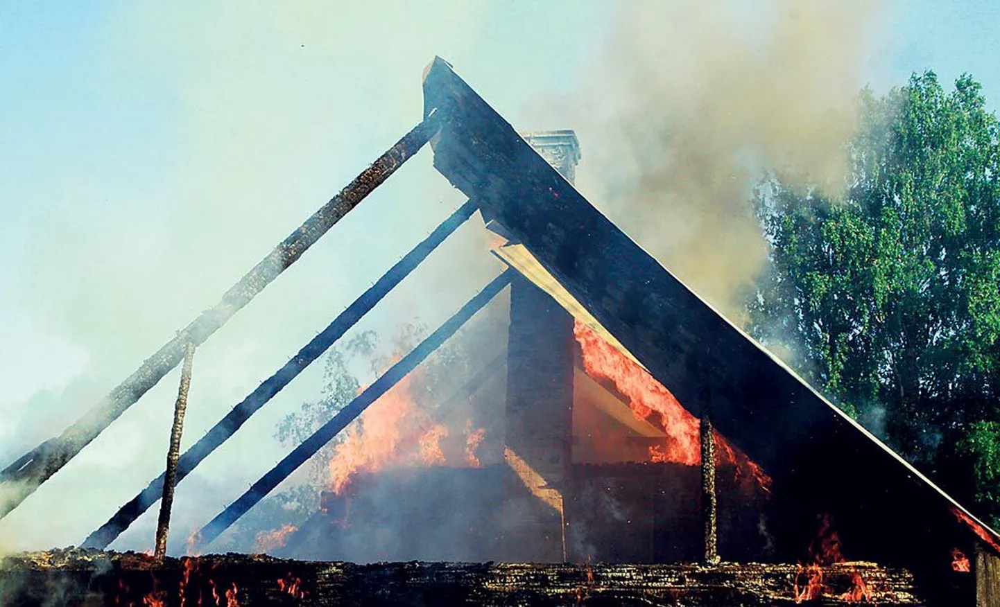 Varas jätab naela seina, tuli võtab sellegi.