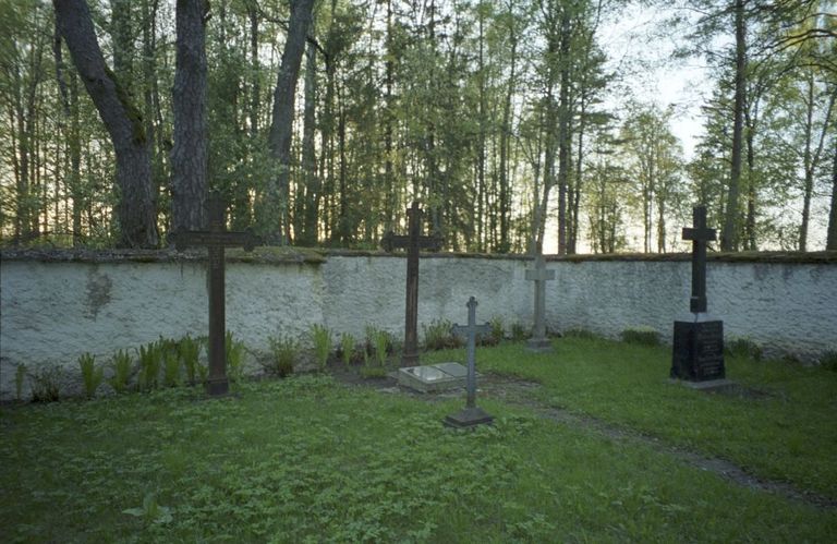 Roela mõisnike von Wrangellide hauaplats Viru-Jaagupi kalmistul (EVM N 414:427)