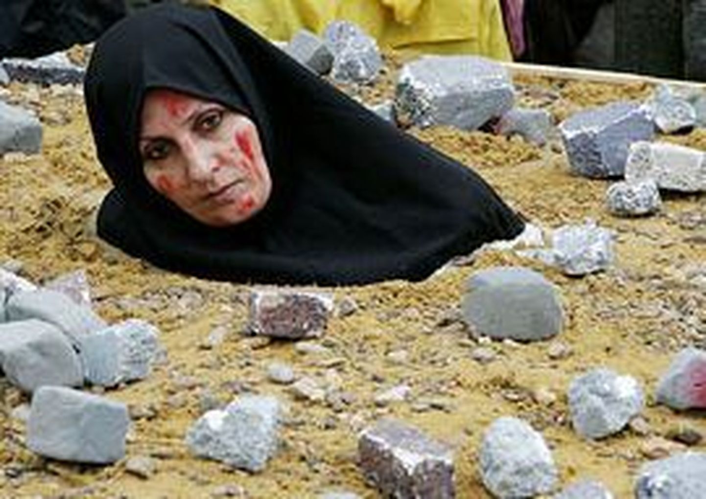 Süüdi mõistetud iraanlanna kividega surnuks loopimine