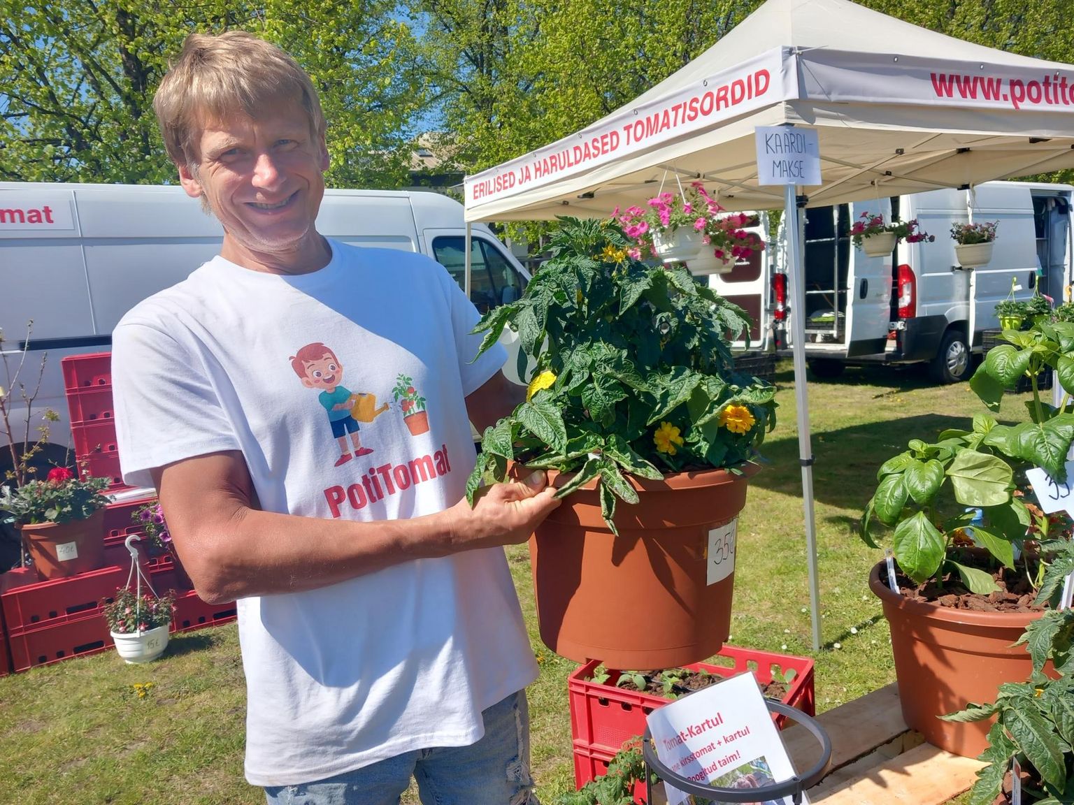 Ingmar Pappel ütles Türi lillelaadal, et saab ostjaile kaasa anda õpetusõnu taimede eest hoolitsemiseks. Nüüd võib huviline soetada endale kogu Kärus asuva tomatikasvatuse kompleksi.