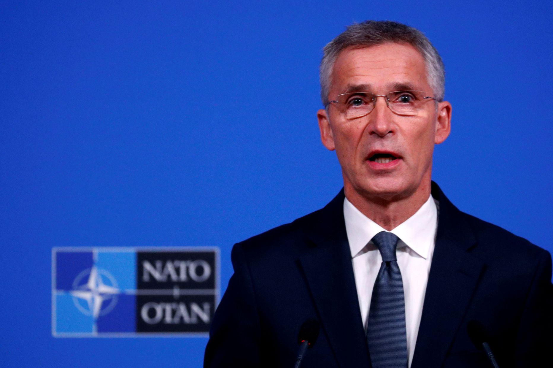NATO peasekretär Jens Stoltenberg kolmapäeval Brüsselis NATO peakorteris kahepäevase kaitseministrite kohtumise eelsel pressikonverentsil.