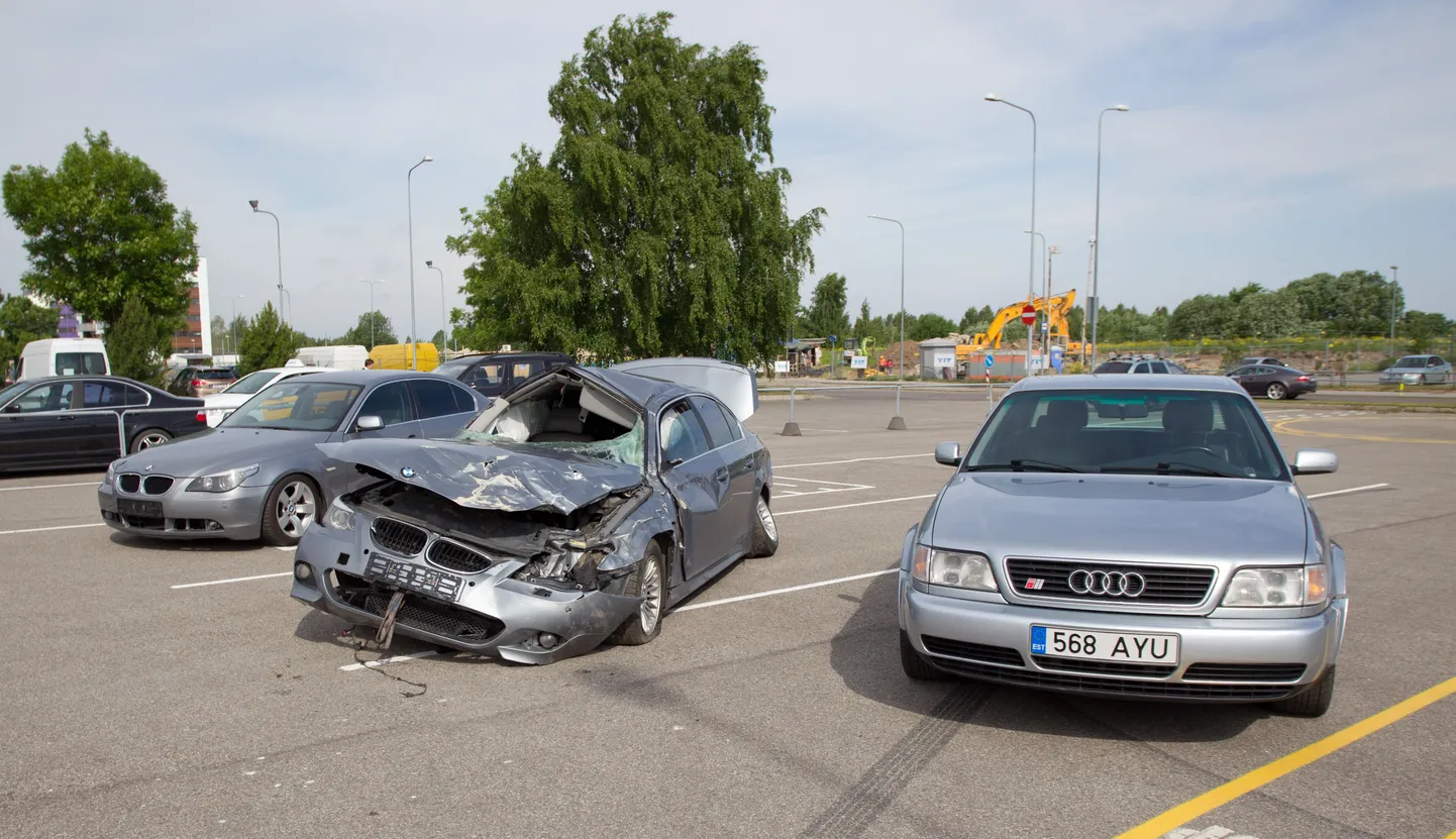 Eestis müüakse kuidas teab kuidas üles klopitud avariilisi sõidukeid.