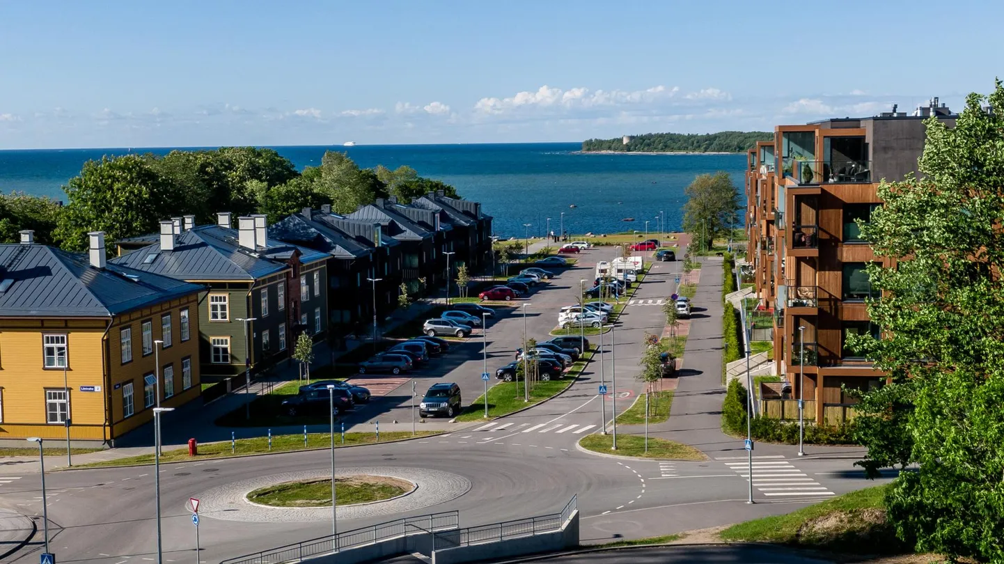 Juba pea tundmatuseni on muutunud Kopli liinid, kus vaikselt suikunud barakkide asemel on nüüd mesitarudena rangetes ridades uued kahe- ja kolmekorruselised värvilised elutarekesed. FOTO: Sander Ilvest