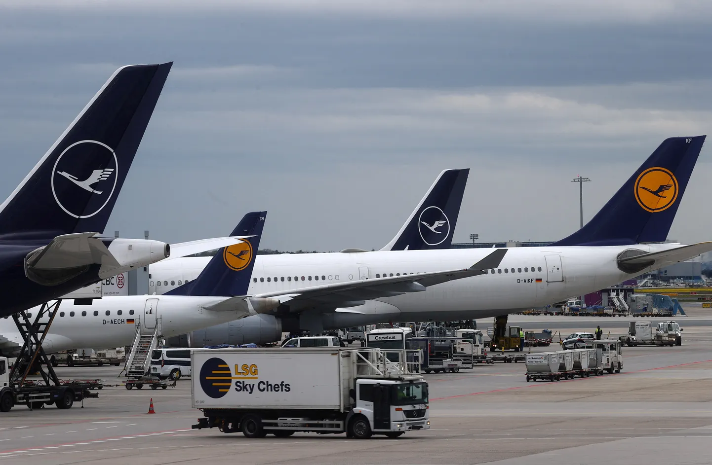 Самолеты Lufthansa.