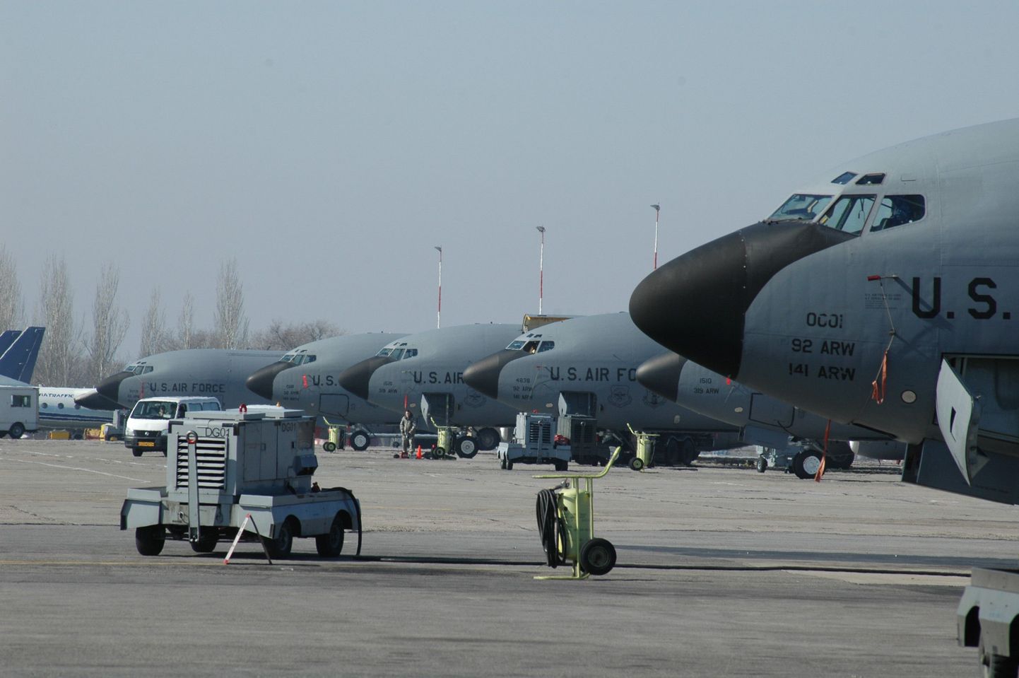 USA lennukid Kõrgõzstanis Manase sõjaväebaasis.