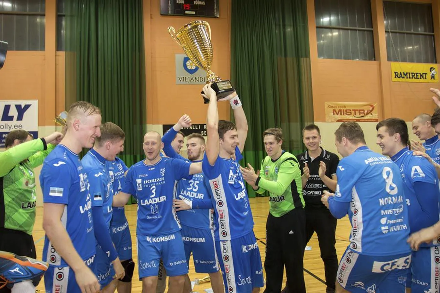 Laupäeval krooniti Viljandis Eesti 2015. aasta käsipallikarika võitjaks HC Kehra / Horizon Pulp&Paperi meeskond.