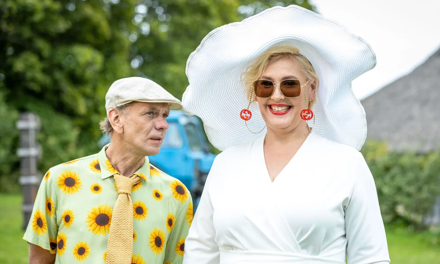 Kaire Vilgats Sohviana ja Meelis Rämmeld Johanina filmis «Suvitajad».