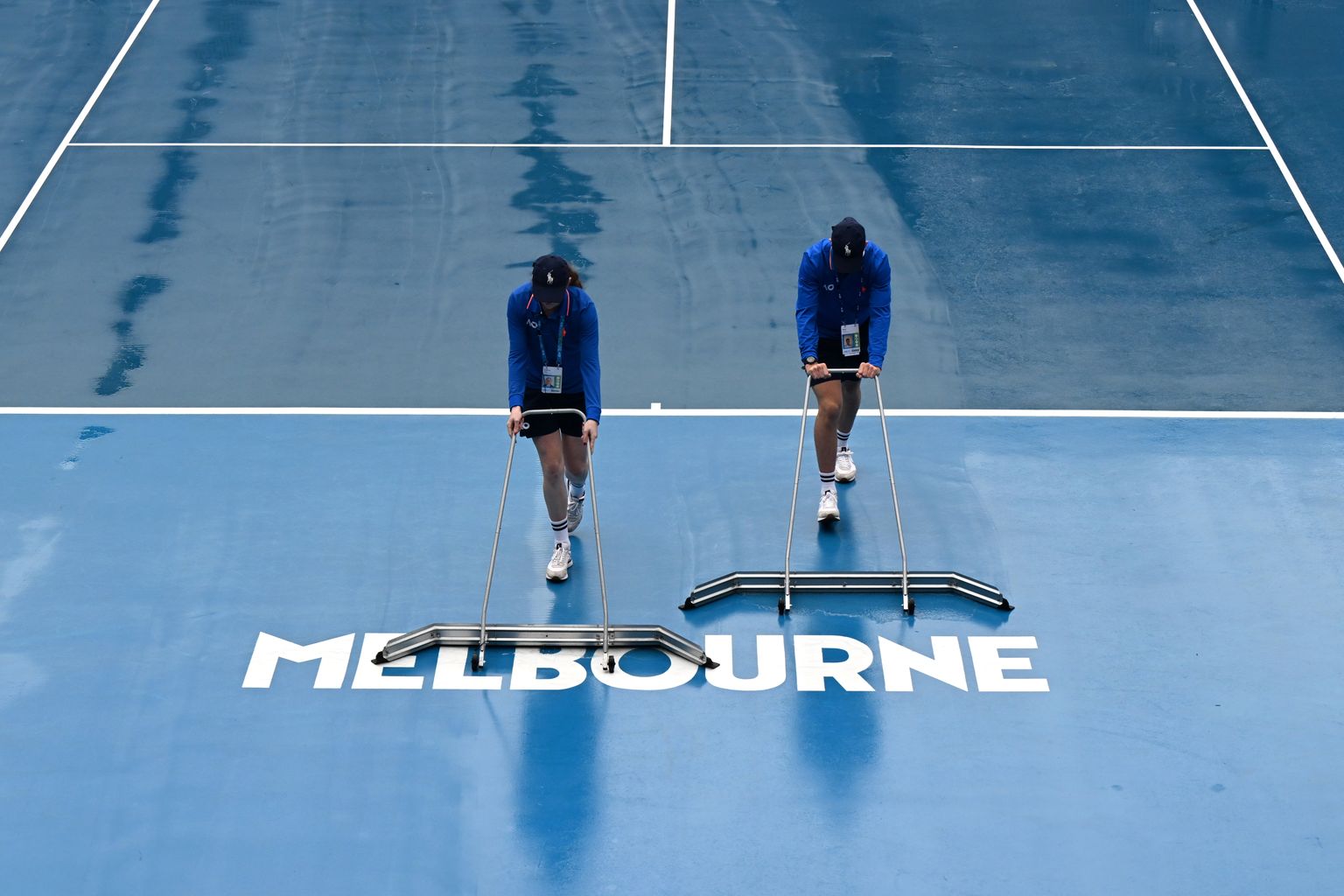 Vihmasadu ei luba Austraalias tennisemängudega jätkata.