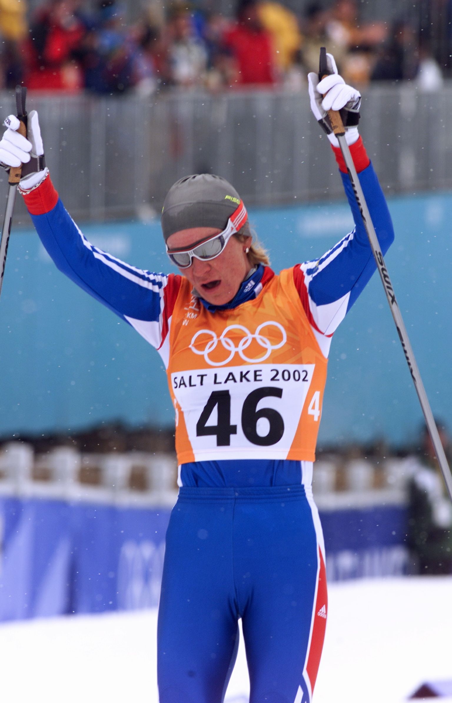 Larissa Lazutina triumfeerimas Salt Lake City olümpial 30 km distantsil. Mõni tund hiljem teatakse, et ta on dopingupatune.

Foto TOOMAS HUIK/Postimees