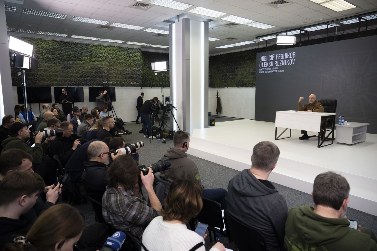 Ukraina kaitseminister Oleksi Reznikov 5. veebruaril 2023 pressikonverentsi andmas.