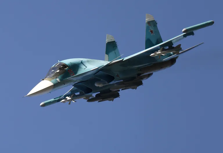 Российский истребитель-бомбардировщик Су-34 на Международном авиационно-космическом салоне МАКС-2019 в подмосковном Жуковском, Россия, 29 августа 2019 года.