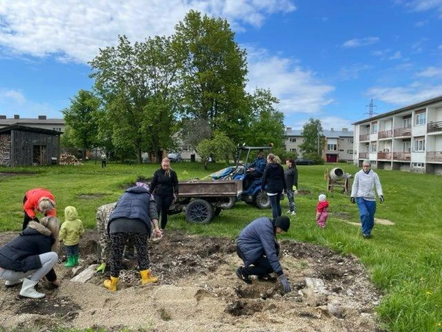 Mänguväljaku tarvis ei küsinud Virtsu rahvas vallalt abi, küll pani Lääneranna vallavalitsus õla alla sobiva maatüki erastamisel.