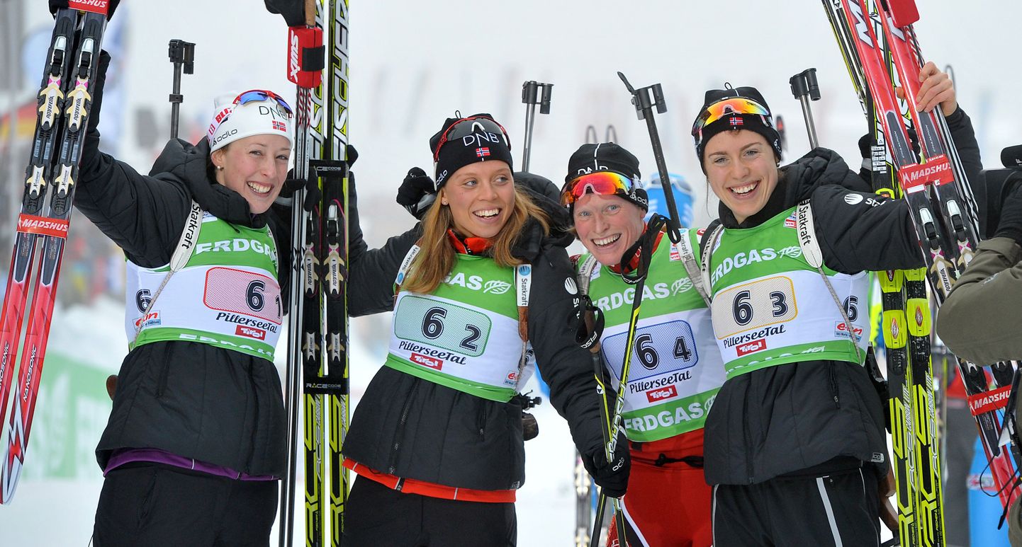 Võidukas Norra naiskond (vasakult): Fanny Horn, Elise Ringen, Tora Berger, ja Synnøve Solemdal.