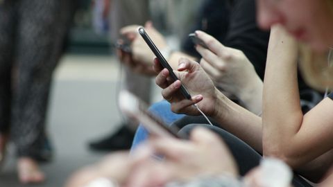 Austraalia peavalu: seadus keelab, aga lapsed nokivad sotsiaalmeediast jätkuvalt «teri» edasi