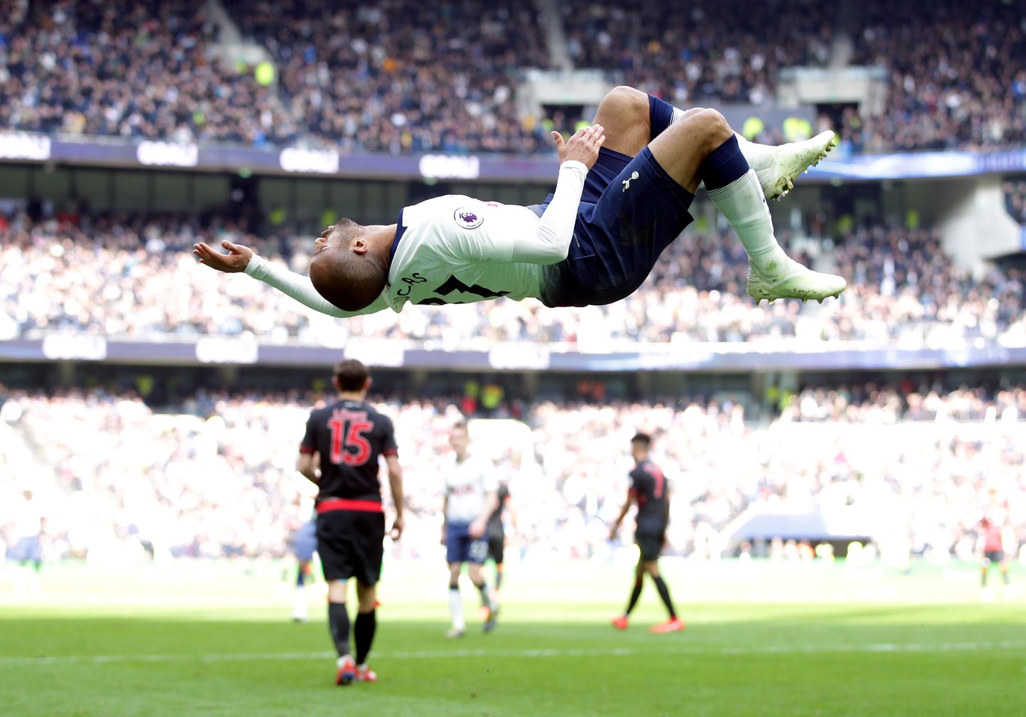 Tottenham Hotspuri poolkaitsja Lucas Moura väravat tähistamas.