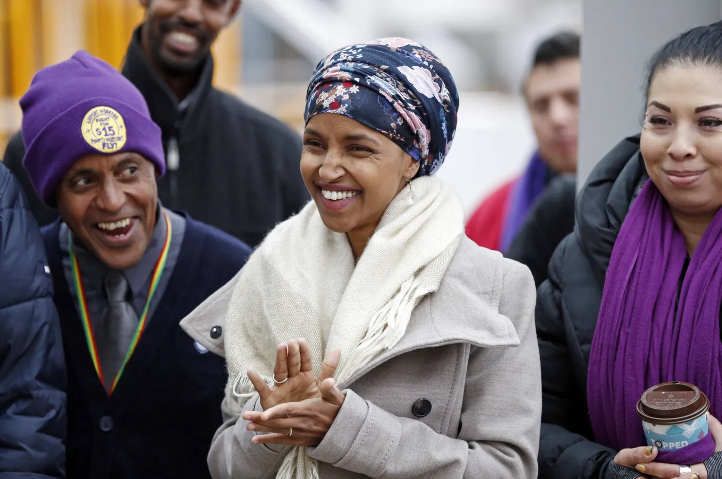 Ilhan Omar (keskel)