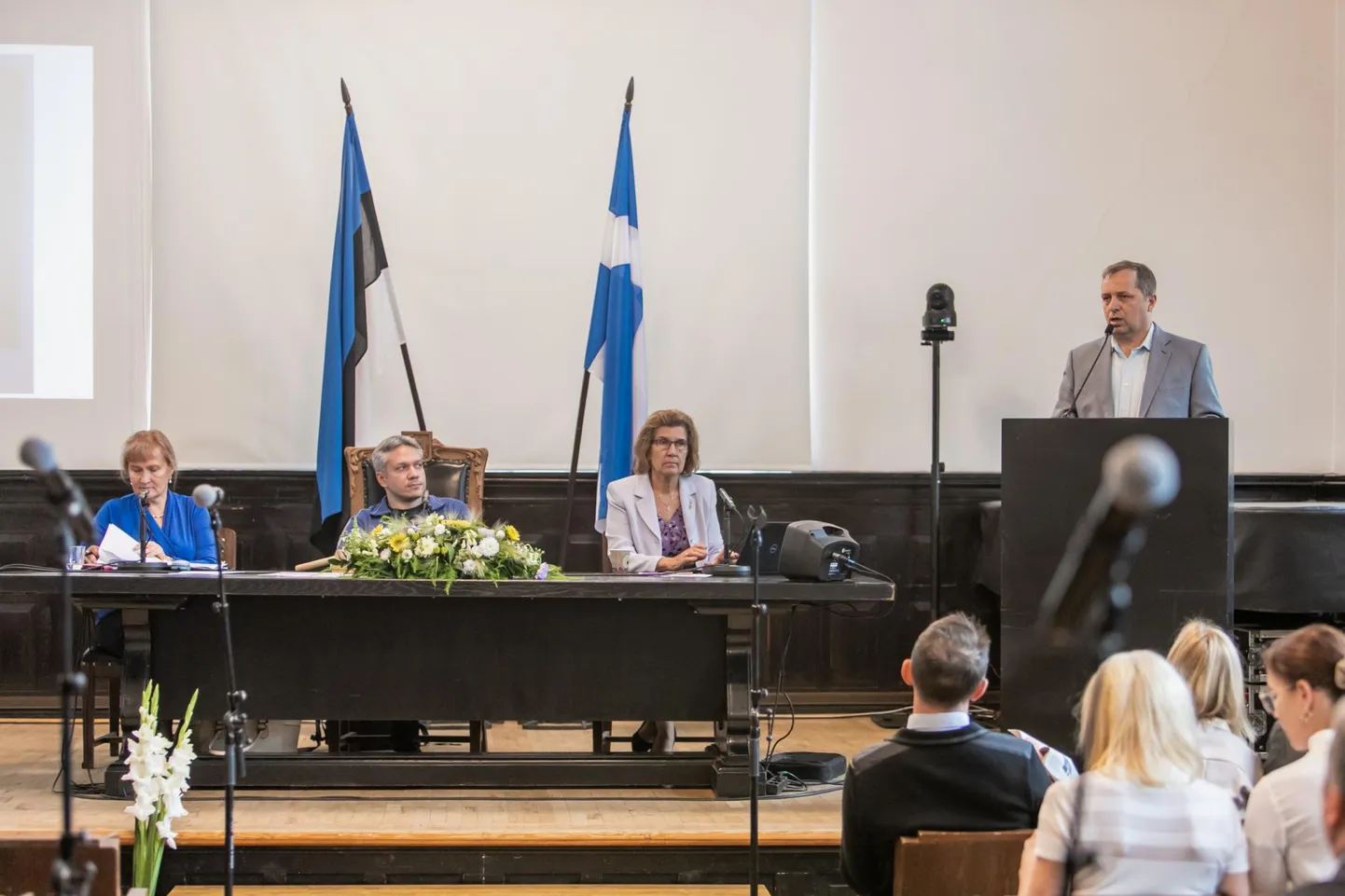 Heldur Paulson eile Pärnu linnavolikogu kõnepuldis. 