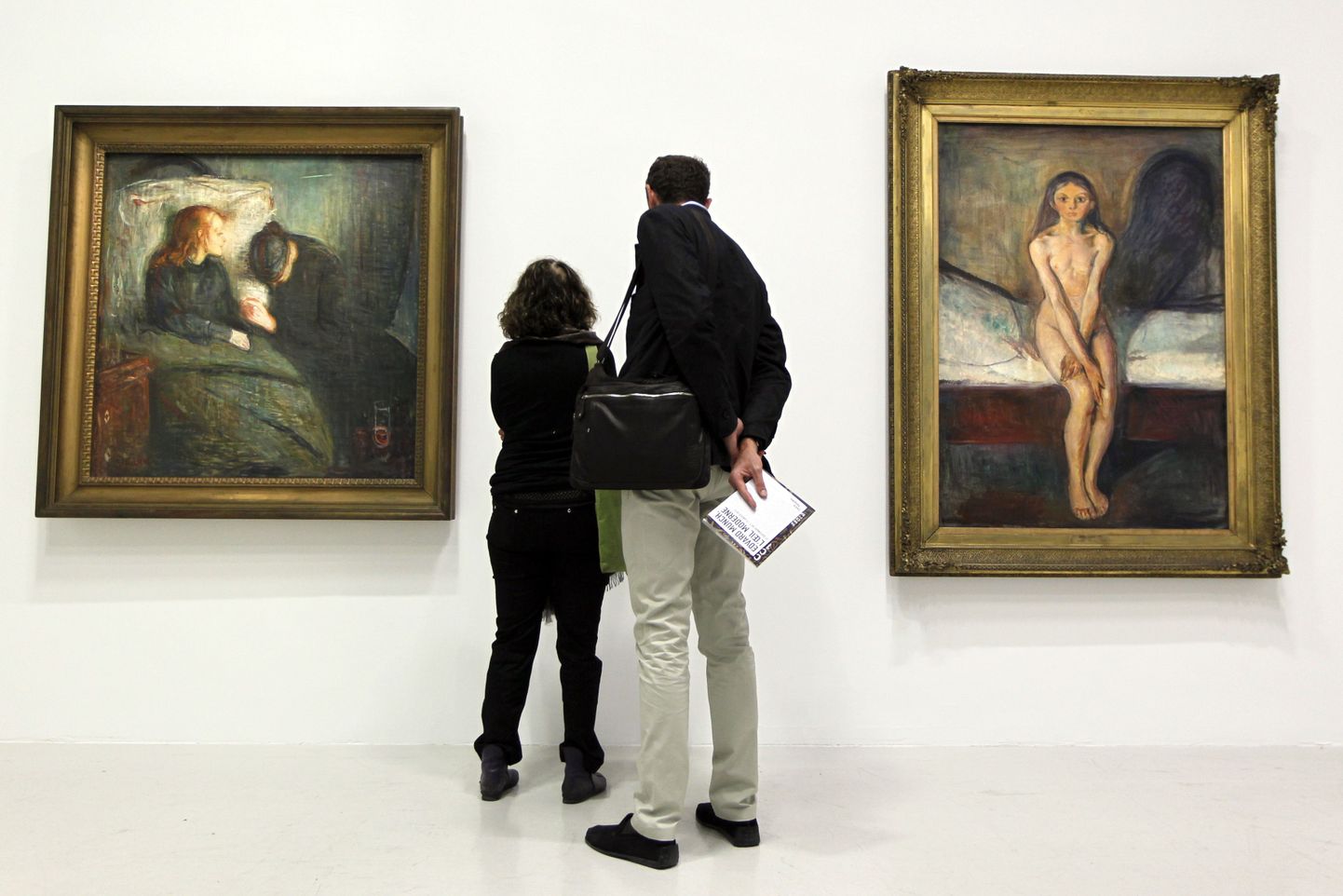 Norra ekspressionisti Edvard Munchi teosed "Haige laps" ja "Puberteet" jäävad Pariisi Pompidou keskusesse paigale, sest tegemist on osaga vahetatavast ekspositsioonist.