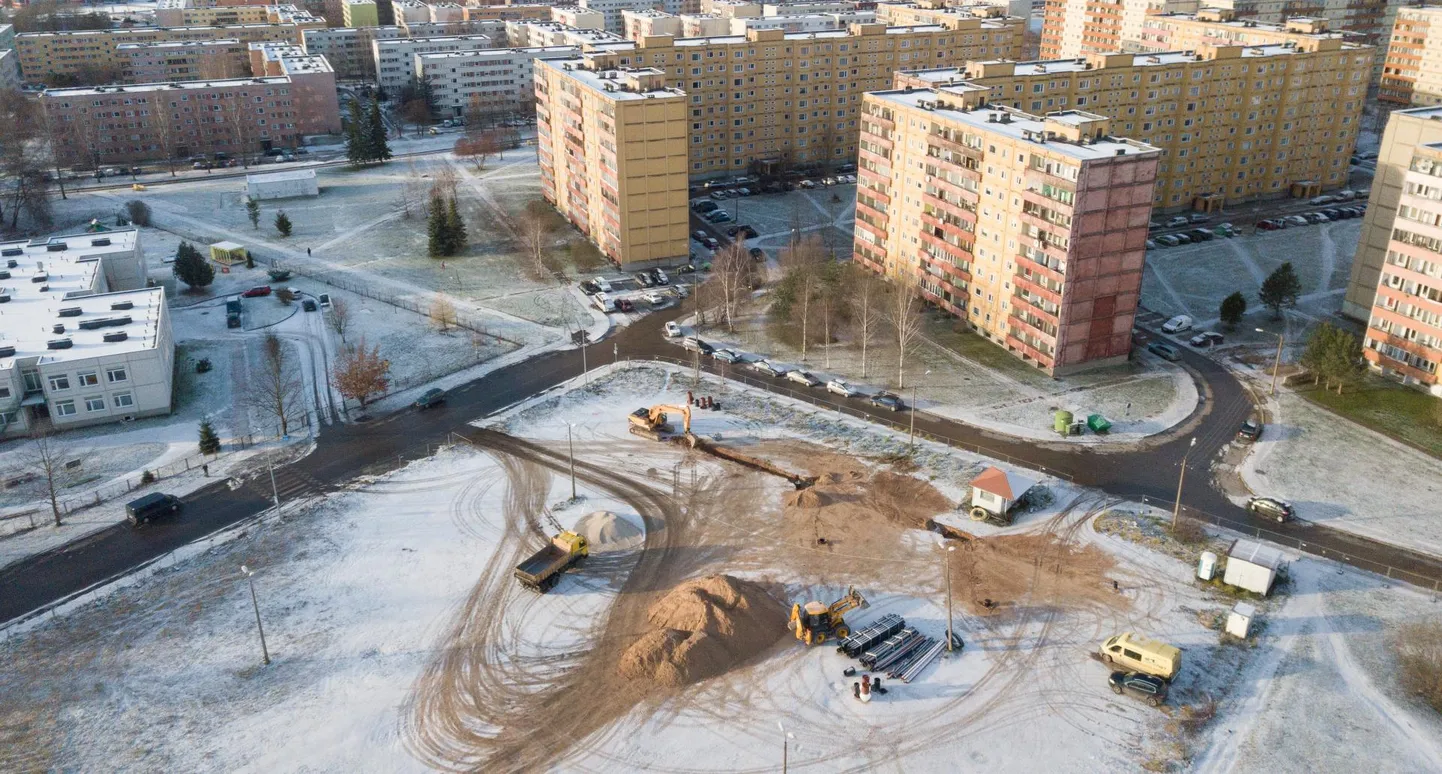 Kunagise Mõisavahe parkla platsil algas nädala alguses tulevase Annelinna perearstikeskuse ehitus.