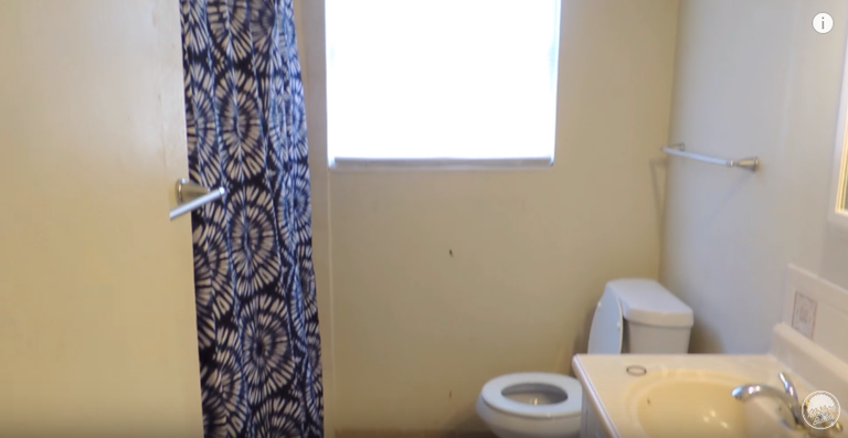 Ванная до ремонта / Скриншот с видео