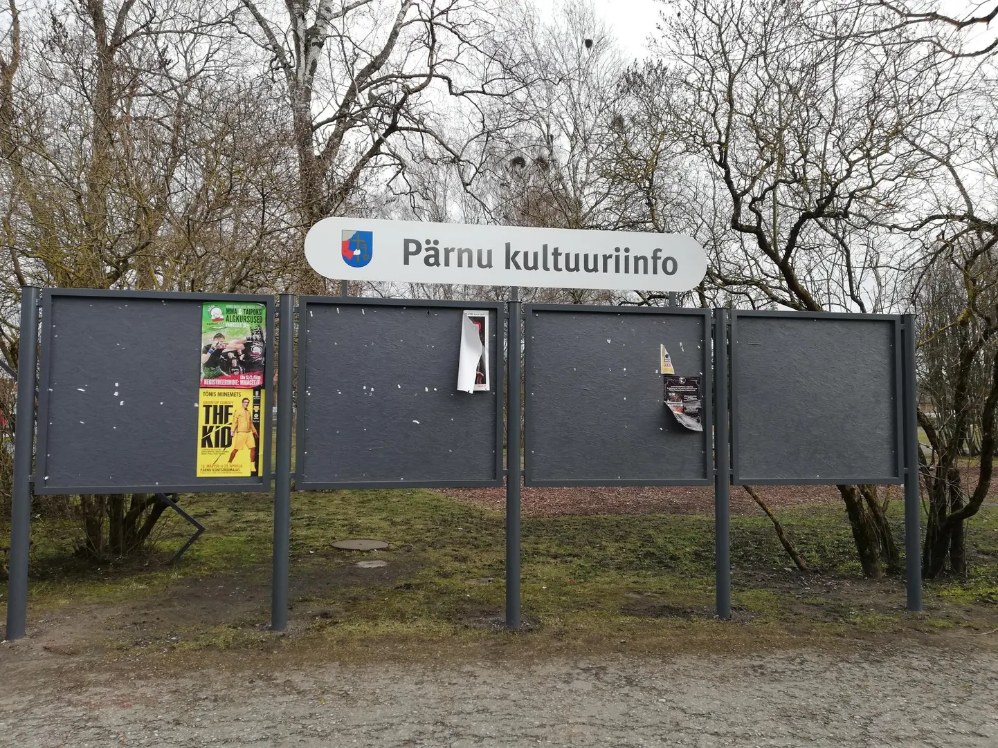 Pärnu kultuuriinfo tahvel on tühi. Eriolukorra tõttu tühistati või lükati pea kõik üritused edasi.