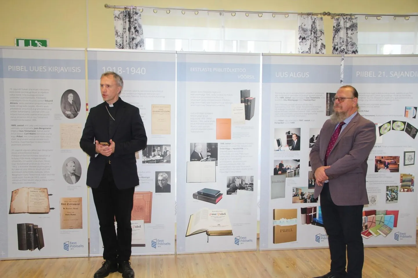 Valga praost Mart Jaanson (vasakul) ja Eesti piibliseltsi peasekretär Jaan Bärenson