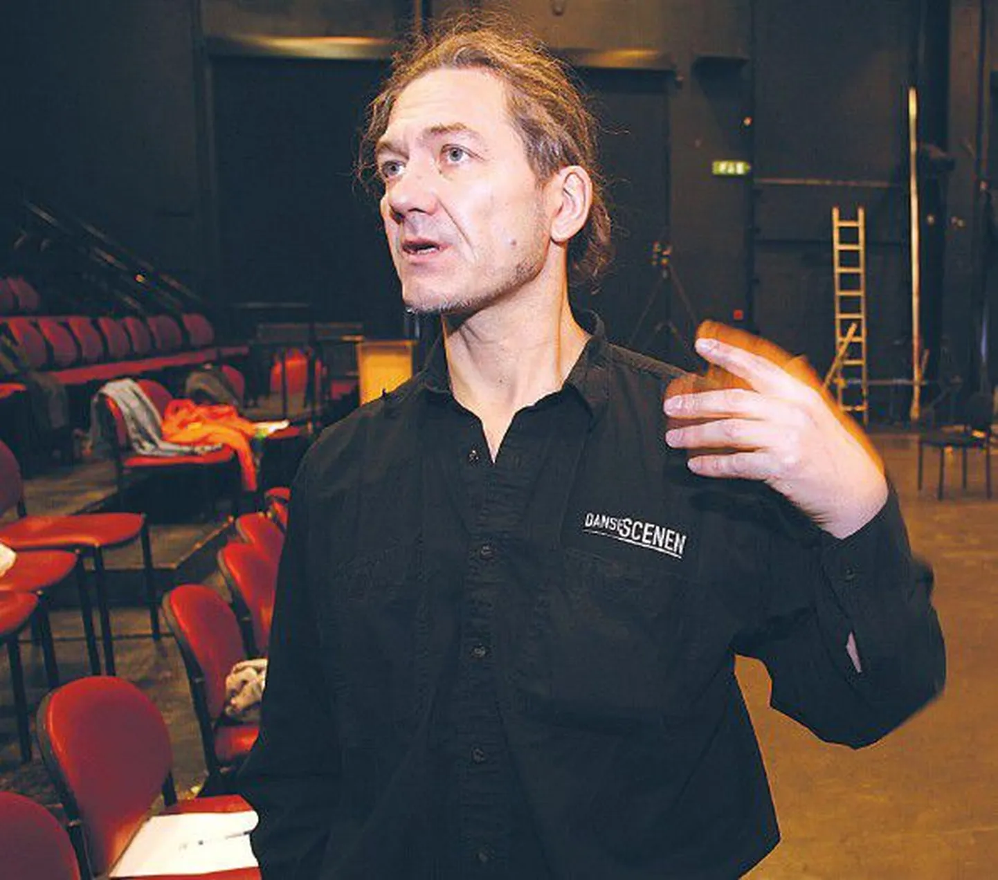 Александр Пепеляев активно сотрудничает с эстонскими театрами — в «Ванемуйне», например, он поставил «Королеву фей». «Охота на Снарка» — первый опыт сотрудничества с актерами Русского театра.